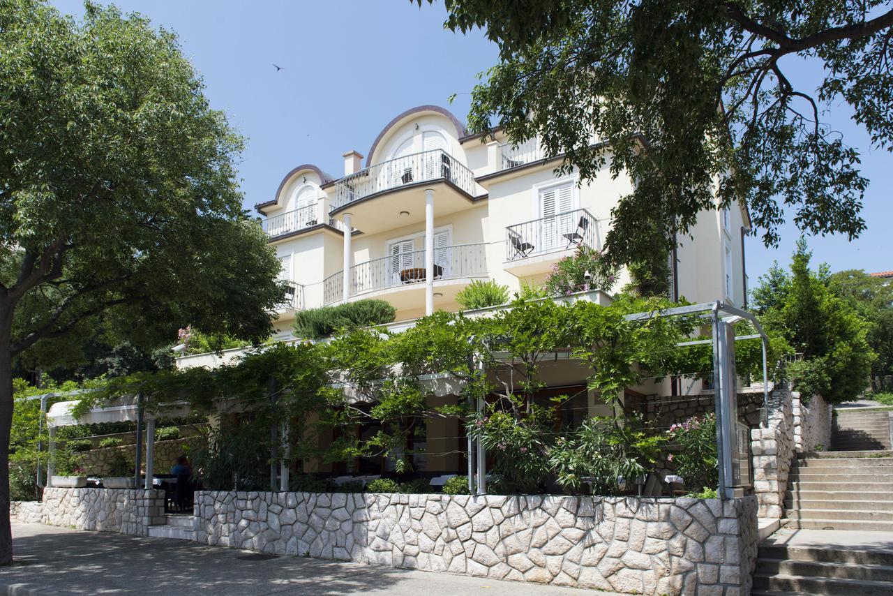 Hotel Pansion Maestral Novi Vinodolski Exterior foto