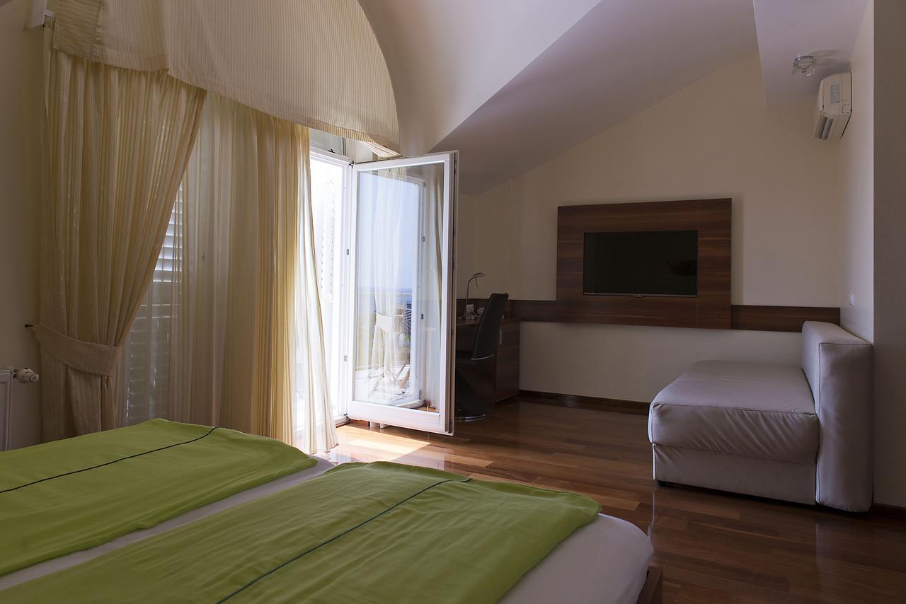 Hotel Pansion Maestral Novi Vinodolski Exterior foto
